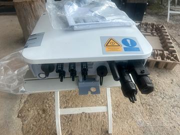 Solar inverter on/off grid