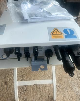 Solar inverter on/off grid