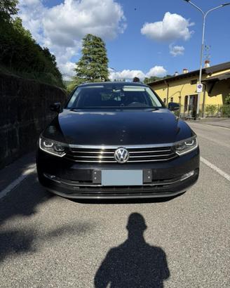 Autovettura Volkswagen Passat Variant TDI 150CV