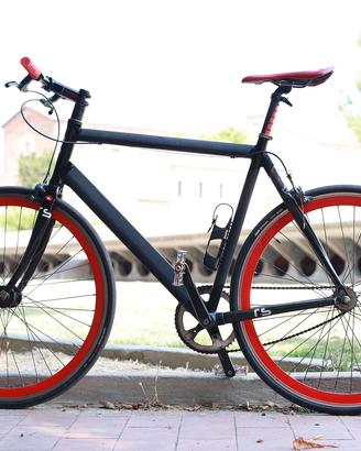 Bici scatto fisso contropedale carbonio città