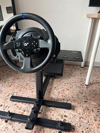 Thrustmaster T300RS con pedaliera e postazione