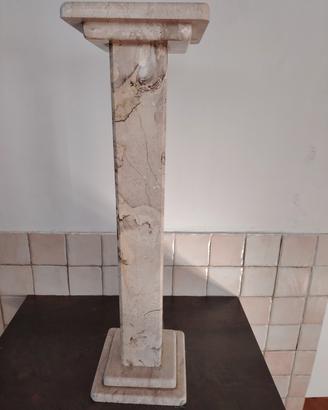 colonna in pietra