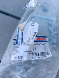 staffe x fissaggio quadri elettrici 