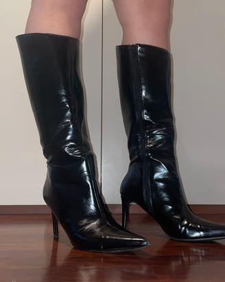 Stivali alti neri a punta numero 38 tacco a spillo