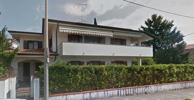 MONFALCONE In casa bifamiliare appartamento arreda