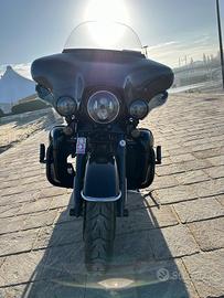 Harley-Davidson Electra Glide C.V.O. -   2010