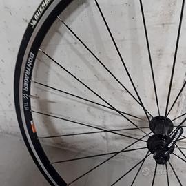 Ruota anteriore bici da corsa