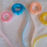 Nastri in raso di vari colori, lotto 1