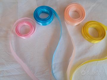 Nastri in raso di vari colori, lotto 1