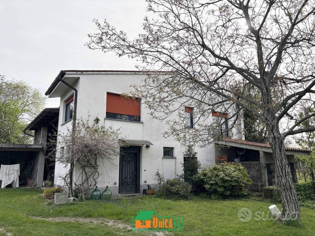 Rustico / Casale di 130 m² con 4 locali e box auto - Vista 5