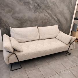 Divano Aerre di colore grigio 3 posti 