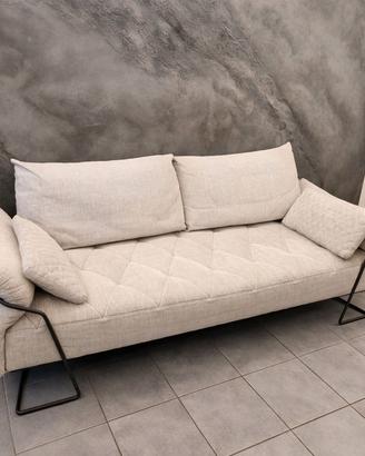 Divano Aerre di colore grigio 3 posti 
