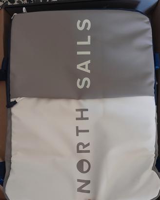 zaino North Sails da 24 litri misura 20x30x40 cm 