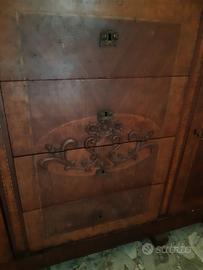 Elegante comò cassettone d’epoca in legno con pian