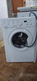 Lavatrice Indesit 4 kg.