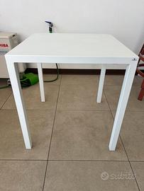 Tavolo e sedie