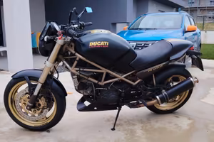 Ducati Monster 900