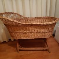 Culla interamente intrecciata in vimini 