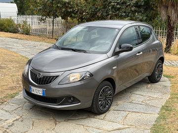 Lancia Ypsilon 1.0 FireFly 5 porte S&S Hybrid Silv