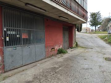 Locale garage magazzino deposito
