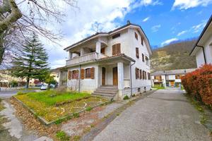 Villa di 450 m² con più di 5 locali a Cortemilia