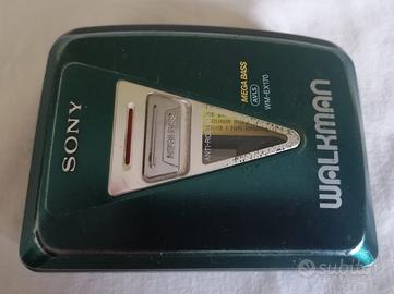 Walkman lettore musicassette Sony mega bass system