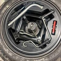 Ruota di scorta + kit attrezzi