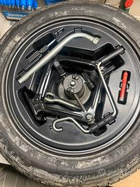 Ruota di scorta + kit attrezzi