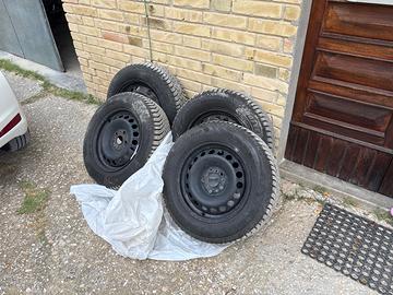 4 ruote con pneumatici invernali 15 diam.VAG GROUP