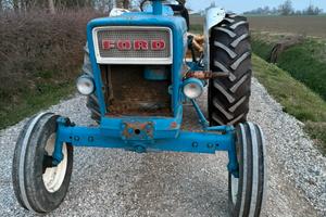 Trattore ford 4000