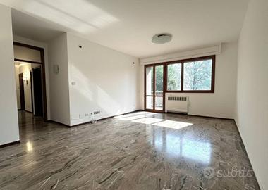 Appartamento di 130 m² con 5 locali e box auto a B