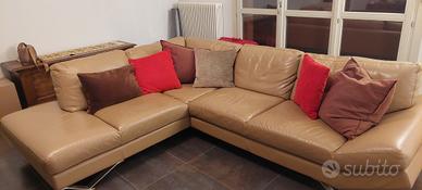 Divano ad angolo in pelle