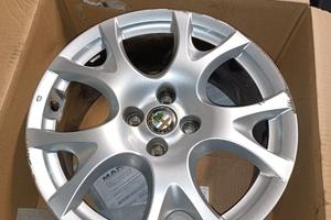 Cerchi 16" Alfa Romeo Mito 7Jx16H2 Et39
