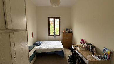 Stanza a donna lavoratrice