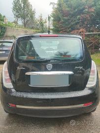 Lancia y 2011