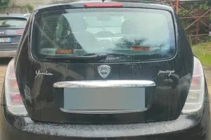Lancia y 2011