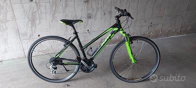 bicicletta KTM con ruote da 28, ibrida 