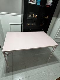 Scrivania rosa con libreria coordinata Ikea