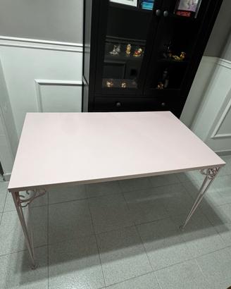Scrivania rosa con libreria coordinata Ikea