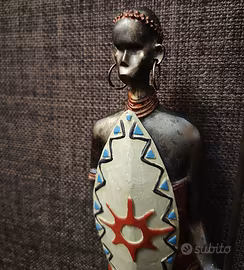 Statua Guerriero DIPINTA A MANO Arte Etnica 26x10
