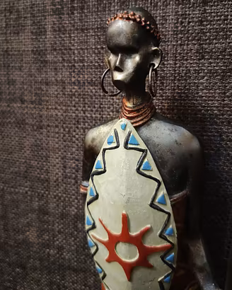 Statua Guerriero DIPINTA A MANO Arte Etnica 26x10