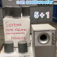 Sistema home theatre e due casse acustiche