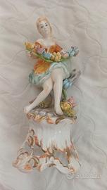 Statuina porcellana donna con fiori