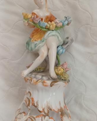 Statuina porcellana donna con fiori