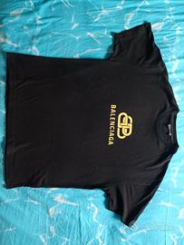 t-shirt Balenciaga nera