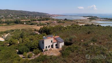 Villa vista mare con ampio terreno Loc. Valacca