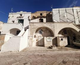 3 LOCALI A MATERA