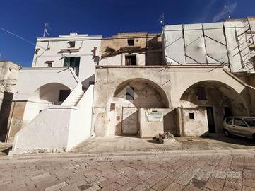 3 LOCALI A MATERA