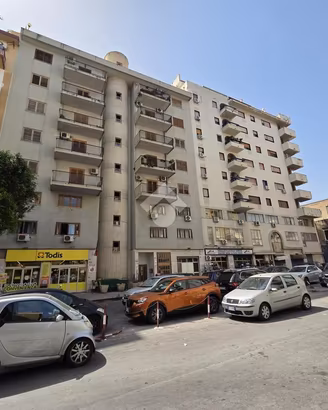 2 LOCALI A PALERMO