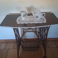 Tavolino Vintage con base macchina da cucire Singe